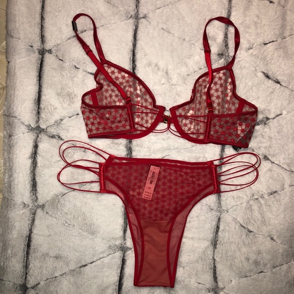 Victoria’s Secret bra 34C & pantie Medium set - Picture 2 of 3